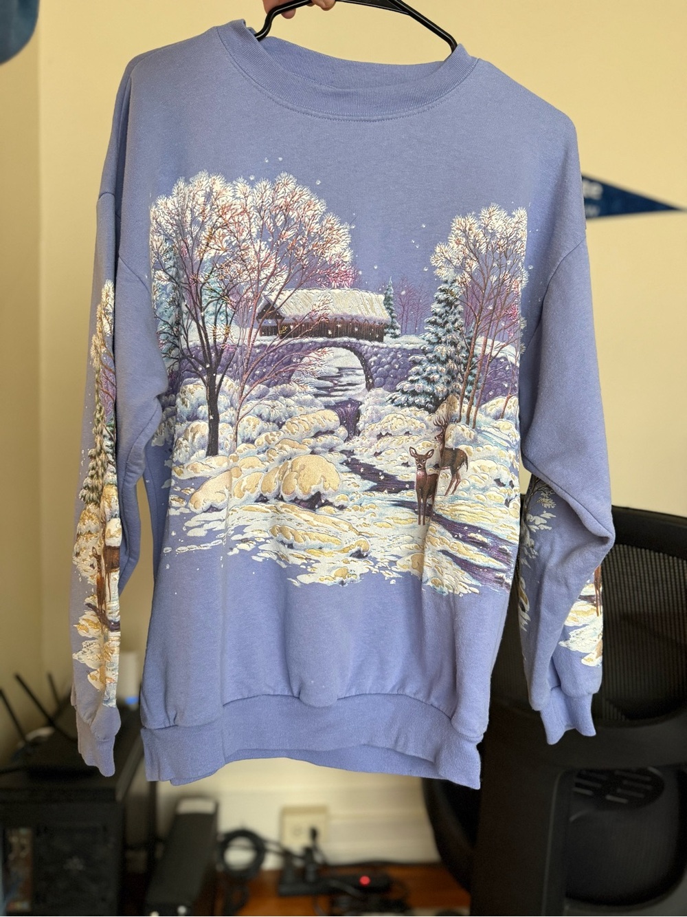 VTG Lifestyles graphic winter sweatshirt / medium